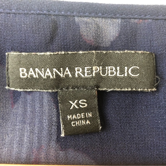 BANANA REPUBLIC Navy, White & Pink Floral Print Micro-Pleated Swing Top - Picture 3 of 14